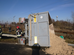 Árokba borult egy traktor Jászberénynél