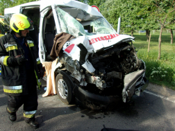 Traktorral ütközött egy betegszállító autó Kunszentmártonnál