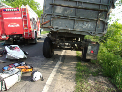 Traktorral ütközött egy betegszállító autó Kunszentmártonnál